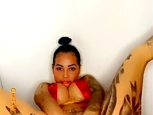 Ontdek de onweerstaanbare aantrekkingskracht van Mami, een
