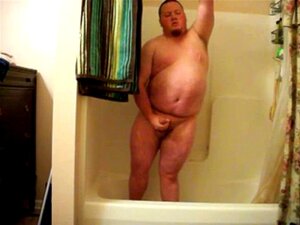 strippen und unter der Dusche wichsen. Strippen und wichsen unter der