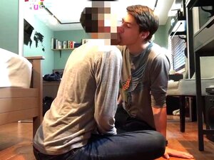 Hetero 18-Jähriger bläst seinem High-College-Freund einen. (+Facial)