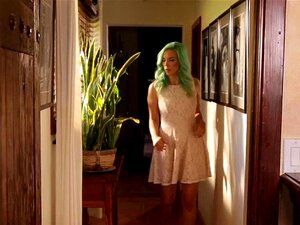 Lana Rhoades Schere twerkt an der Box der Stiefmutter