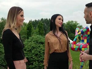 Zwei dünne Babes Sasha Rose und Ruby Shades haben sich auf Raul