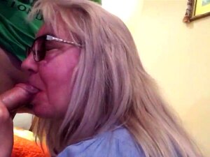 Ältere Friseurin Galina fellatio das eine und das andere von uns und