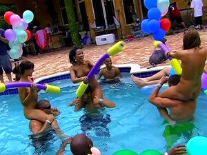 BangBros Pool Party!, Es ist ein heißer Sommer in diesem Jahr und was