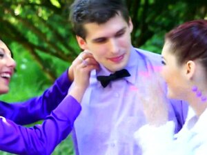 CFNM Euro-Schlampe lutscht Schwanz im Park für ihren sexy Spaß