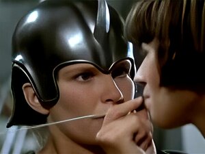 Zabou Tissit kohtaus sisään Gwendoline