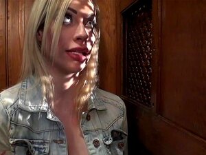 Blonde Chessie Kay wird klebrig, ich gestehe