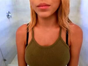 Bubble Butt Czech Babe wird von einem fremden Typen für Geld