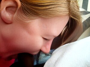 Прелепа зрела жена ставља уста да раде