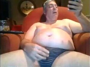 Schnapp dir eine Decke und mach dich bereit, den heißesten Stiefvater