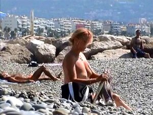 Unglaubliches französisches Mädchen oben ohne französische Riviera