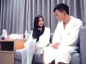 Висока хладна бела кошуља