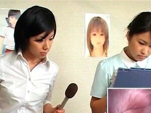 Japanische behaarte Muschi-Check bei den Ärzten