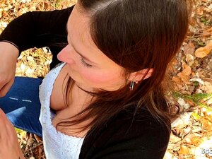 Studenten Holly Outdoor knullad efter universitetet i skogen tysk