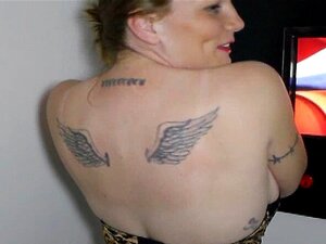 Molly gibt uns ein Gloryhole-Girlz-Soldaten-Tribut - Glory Hole Girlz.