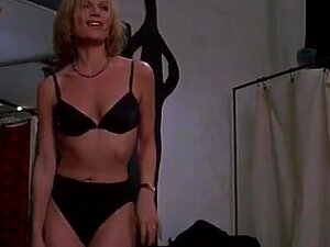 Tamara Tunie, Charlize Theron, Connie Nielsen in The Devil's Advocate