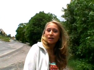 Hjärnblåsande utomhusblowjob, Chick är en trevlig hingst med sina