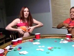 Frische Studentinnen ficken bei einer Pokernacht