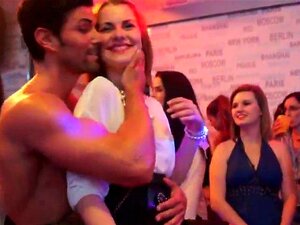 Freche Süßen werden auf einer Hardcore-Party völlig sauer und