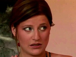 Geile tschechische Babe wird sowohl anal als auch vaginal als auch