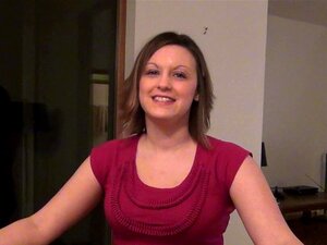 Heiße Frau meiner Freunde feiert nackt bei mir zu Hause