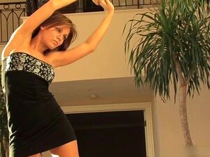 Flexible Samantha Sexy Stretching & Nacktübungen. Flexible Samantha