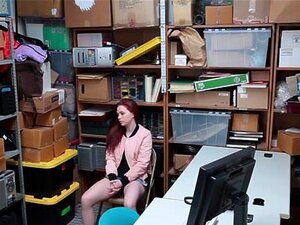 Rothaarige Süße beim Rothänder erwischt. Rothaarige Süße bei