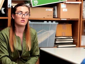 Shoplyfter - Ausgezogen und wegen Diebstahls inspiziert