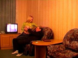 Süße Süße Schwanzlutscherin wird hardcore gefickt. Süße Süße