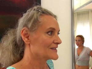 Rocco Siffredi wird schmutzig mit Süßen und Oma!