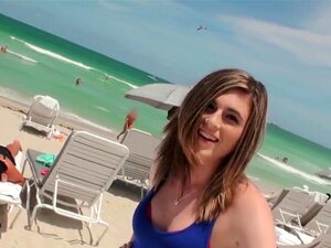 Mofos - Strandkörper-Schönheit hasst es, im Urlaub Hosen zu tragen