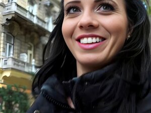 Nach einer kurzen Verhandlung versteht das wunderschöne Babe Vicky
