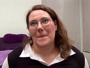 Mann befriedigt heißen Pummel. Schlampige dicke Frau zeigt großen