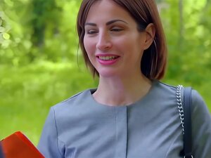 Љубљење Ава Цоурцелл Са Два Момка