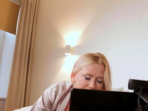 SHAME4K. Hengst fickt reife Lehrerin, die sich als Webcam-Mädchen
