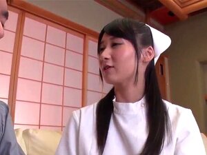 Verpleegster Chie Aoi pleziert een patiënt met More op Slurpjp com.