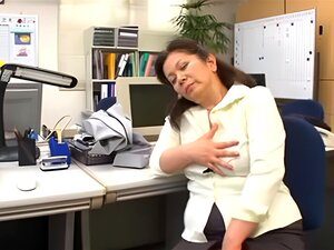 Tyylikäs kypsä idoli chizuru iwasaki näyttää hänen mehu putz