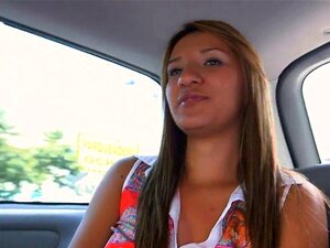 Seduzione birichina per una ragazza carina. La dolce metà è