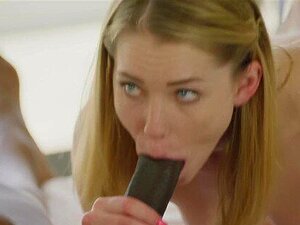 SCHWARZER riesiger schwarzer Schwanz lässt die kleine Blondine