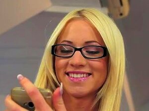 Kluge kleine Vixen-, Omas schlaue kleine Vixen ist da, um der Oma in