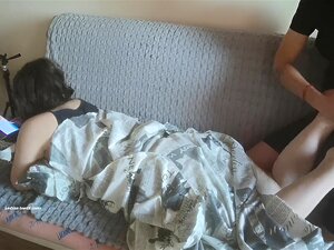 Voet massage, strap-on in kut, teef geneukt doggystyle