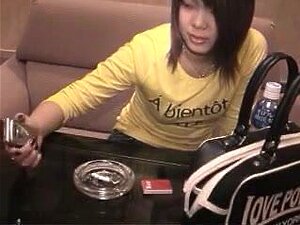 Video einer busty asiatischen Süßen, die gefickt wird, die winzige