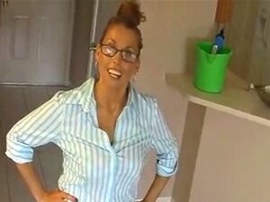 Busige Milf verursacht eine Sperma-Explosion