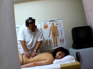 Söpö aasialainen mimmi on tehty nauttimaan puhtaasta nautinnosta