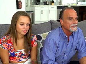 Seksikäs Liza viettelee ja panee iskän kaveria Gleniä. Likainen