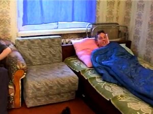 Reife Frau und 6 junge Männer - 2 (Dänischer Titel)