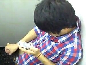 Str8 spion philippinischer freund in öffentlicher toilette