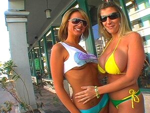 Rooftop Rump, Alors ma copine Sara Jay m'appelle... me disant qu'elle