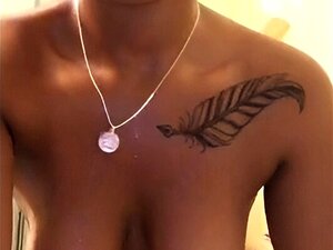 Dompel jezelf onder in de sensuele geneugten van een ebony godin