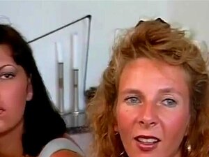 Deutsche blonde MILF bringt deutschen Mädchen bei, wie man richtig