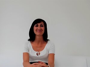 Brünette MILF Lenkas Casting